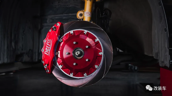 未成年高中生打造素雅埃爾法,全身名牌改件加起來超過16萬 未成年高中生打造素雅埃爾法,全身名牌改件加起來超過16萬