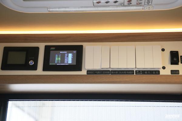 一家三口旅居首選B型房車！全車軟包功能完善！實拍金冠賓歌B500