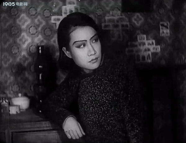 18歲出道,首演繁漪,因拍戲懷孕遭男友拋棄,53歲含恨離世 18歲出道,首演繁漪,因拍戲懷孕遭男友拋棄,53歲含恨離世