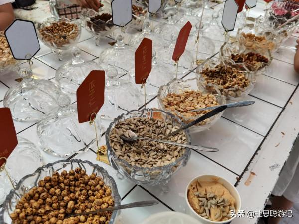 漢EV自駕新疆，打卡網紅景區伊寧六星街，排隊兩小時吃上冷飲