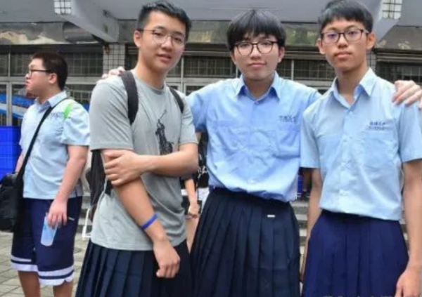 高中女生的“柚圓字型”火了，字跡清晰又可愛，閱卷老師很喜歡