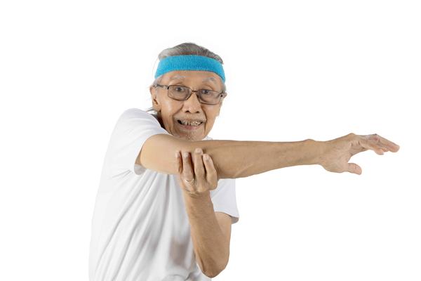 進入老年後，想要調節體質，建議從這8件事入手，或許能增強體質