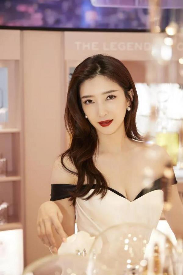 江疏影:一看就是御姐型的,尤其是第七張滿滿的征服欲 江疏影:一看就是御姐型的,尤其是第七張滿滿的征服欲