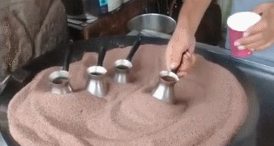 30張活久見的照片，消防員給昏迷的狗做人工呼吸，猩猩戴墨鏡耍酷