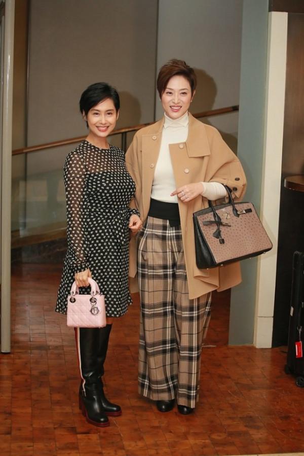 陳法蓉和朱茵站一起好養眼,雖然身高有差距,但氣質很優雅 陳法蓉和朱茵站一起好養眼,雖然身高有差距,但氣質很優雅