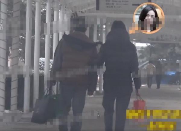 李亞鵬疑似再婚後首現身，攜小19歲女友逛街，拎大包小包男友力爆棚