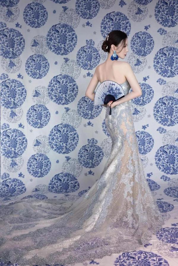 女星張萌之傳統青花套裝
