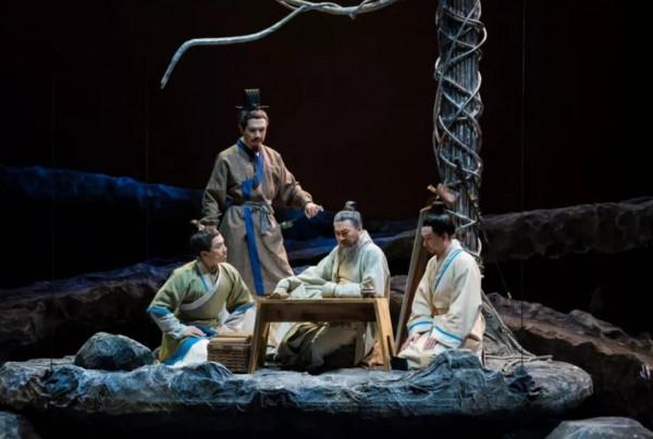 孔子問天上有多少顆星星？一7歲小孩說出答案後，孔子拜他為老師