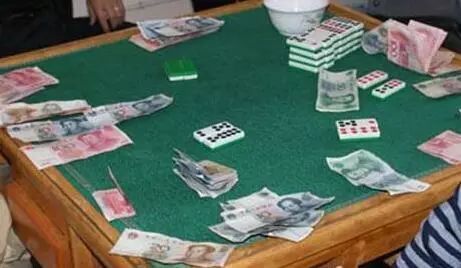 帶刺的玫瑰，毒婦為區區幾萬元夥同情夫殺男友，是殘忍還是愚昧？