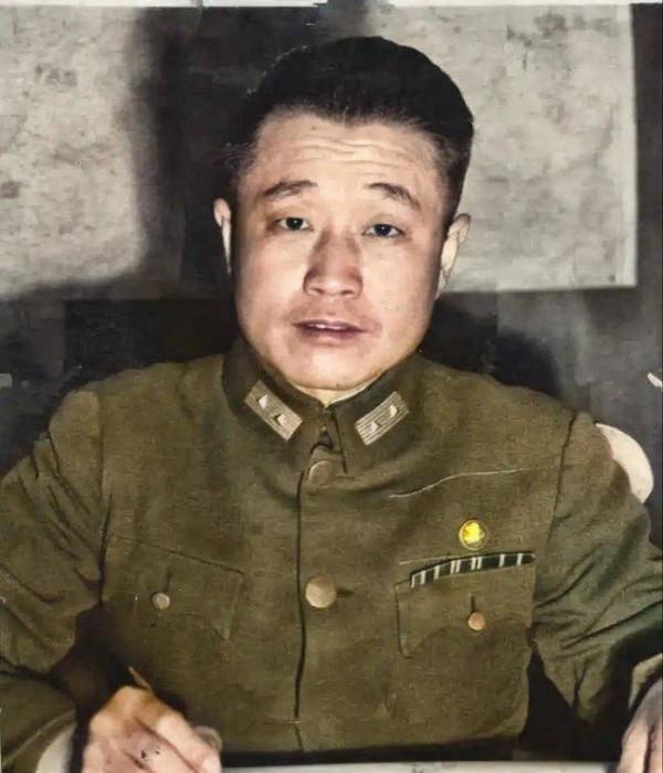 王耀武酒後對杜聿明表示死守濟南,卻暗留後路:釋放200名地下黨 王耀武酒後對杜聿明表示死守濟南,卻暗留後路:釋放200名地下黨