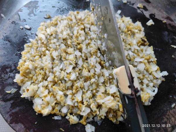 自家做的春餅,酸菜餡的好吃不得了不得了 自家做的春餅,酸菜餡的好吃不得了不得了