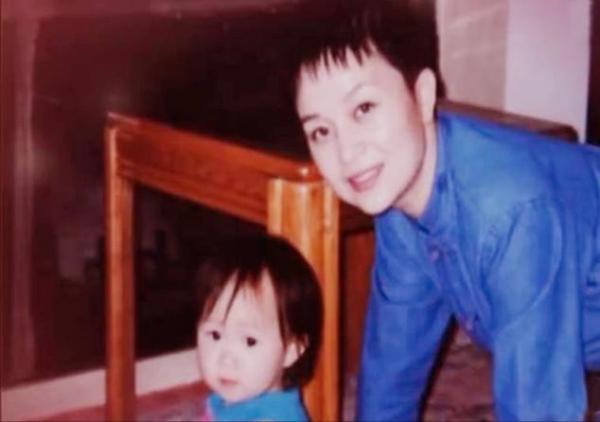 劉莉莉:30多歲相親嫁圈外人,巔峰期放棄事業,女兒是她的驕傲 劉莉莉:30多歲相親嫁圈外人,巔峰期放棄事業,女兒是她的驕傲