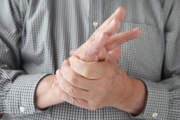 上班族經常手腳發麻是什麼原因?醫生:大多是這3個原因所致 上班族經常手腳發麻是什麼原因?醫生:大多是這3個原因所致