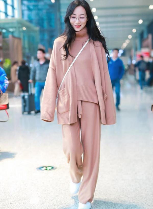 又被韓雪給征服了，連“肉色裝”都能穿出高階感，氣質真是太絕了