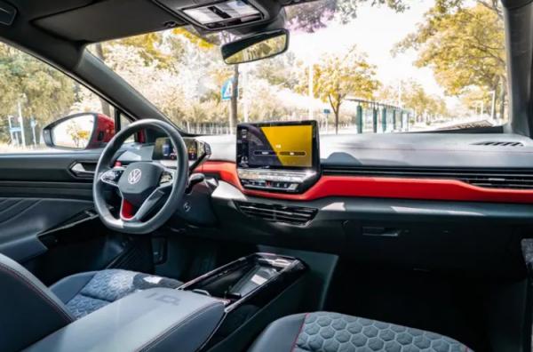 大眾ID.4 X：入門不到20萬，一改套娃風格設計