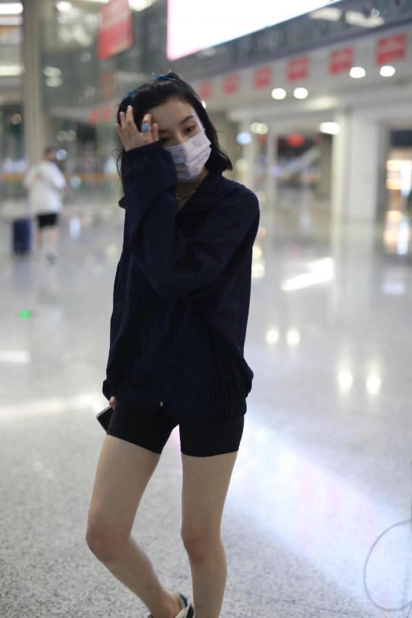 機場抓拍娛樂圈的小花私服，你更喜歡誰