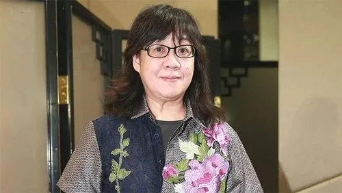 &quot&semi;百億千金&quot&semi;黃翠如：曾是周星馳御用主持人，後加入tvb成當家花旦
