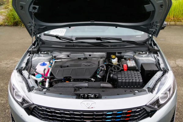 造型新奇駕控出色，10萬內運動家轎黑馬潛質——試駕凱翼軒度