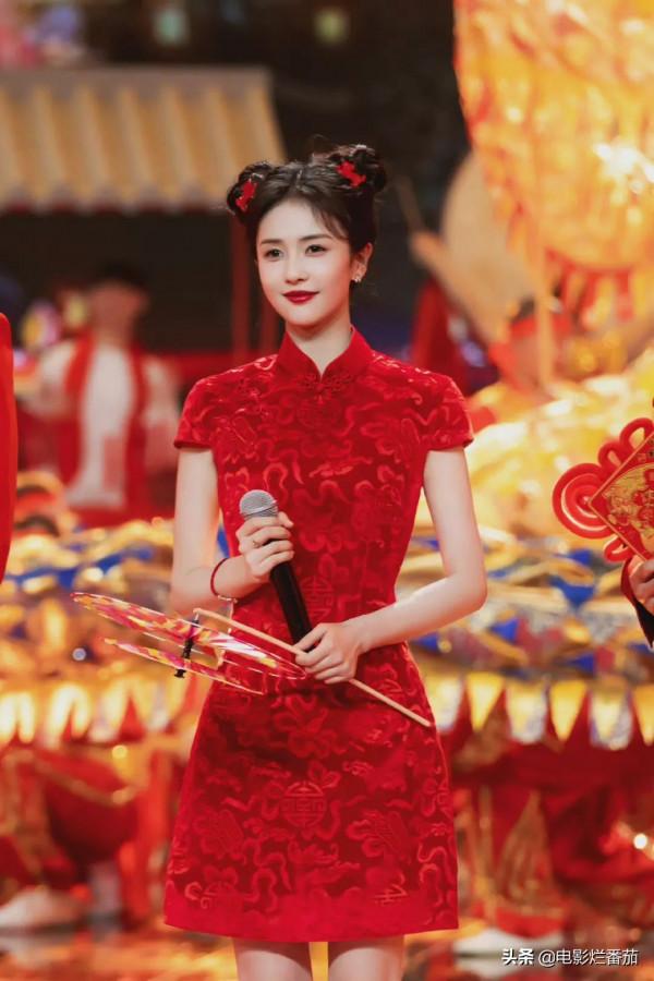 衛視春晚比美：baby離婚後美呆，關曉彤衣品沒得挑，楊冪驚豔全場