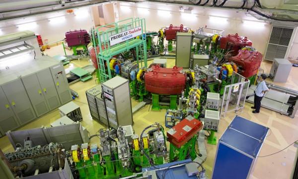 百歲楊振寧反對超大型對撞機，認為要花200億美元，為啥這麼貴？