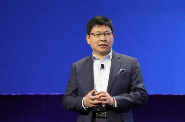 機圈風雲再起！三星“一哥”地位不穩？國產手機發力圍堵蘋果