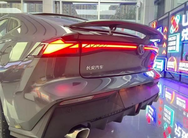 長安UNI-V批次到店，如果說影豹是AMG，那它就是國產自嘲版RS