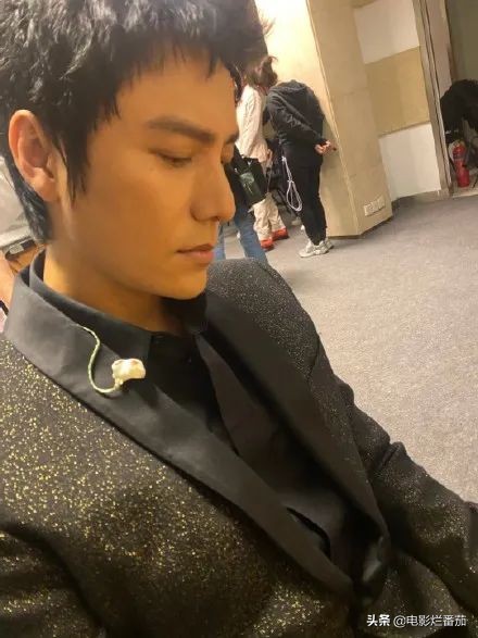 春晚時尚：馬凡舒驚豔登場，趙麗穎俏皮，鄧超被喊話代言海瀾之家