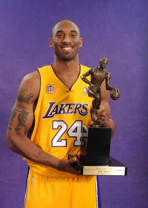 實力強橫如科比,為什麼只拿了一個常規賽MVP,而且還極具爭議? 實力強橫如科比,為什麼只拿了一個常規賽MVP,而且還極具爭議?