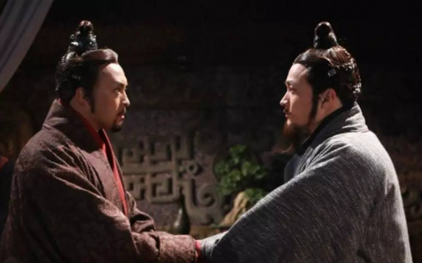 商鞅，張儀，範睢，呂不韋，李斯這5人，誰對秦的貢獻最大？