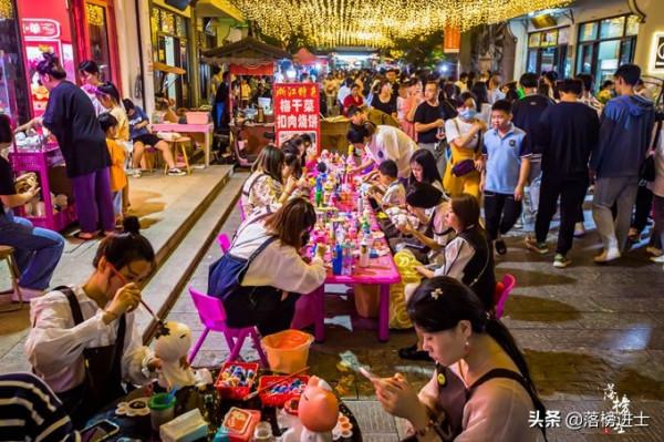 安徽滁州有一座定遠古城,有1500多年曆史,晚上比白天還熱鬧 安徽滁州有一座定遠古城,有1500多年曆史,晚上比白天還熱鬧