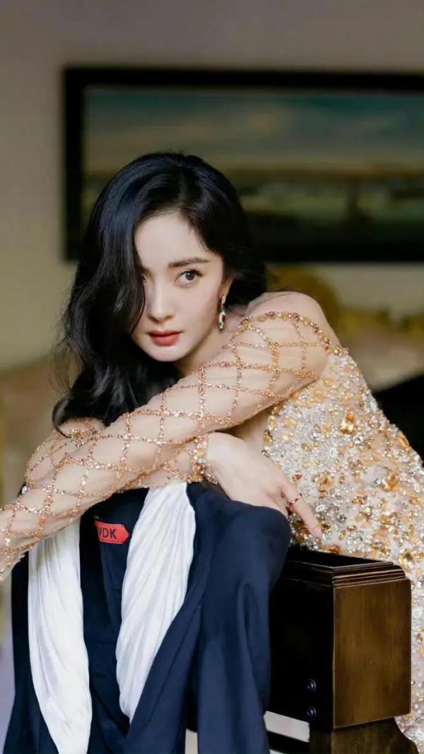 楊冪年度最佳女神照，我願陪你到世界之巔