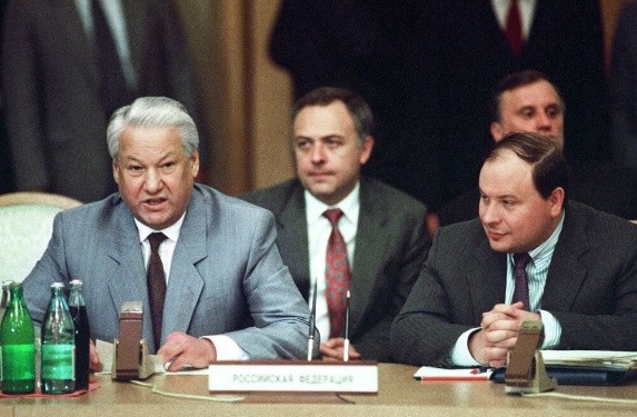 普京&OpenCurlyDoubleQuote;收拾&rdquo;的第一個寡頭，是敢主動挑釁的傳媒大亨，被趕出國門