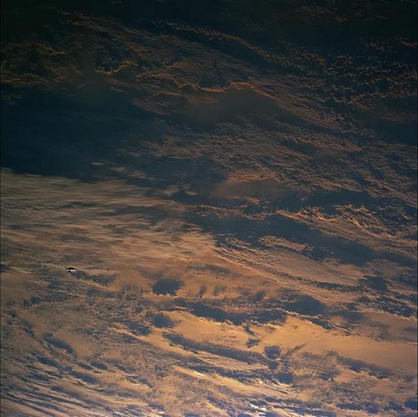 太空中的黑騎士!來自NSAS的洩露影像(高畫質影象) 太空中的黑騎士!來自NSAS的洩露影像(高畫質影象)