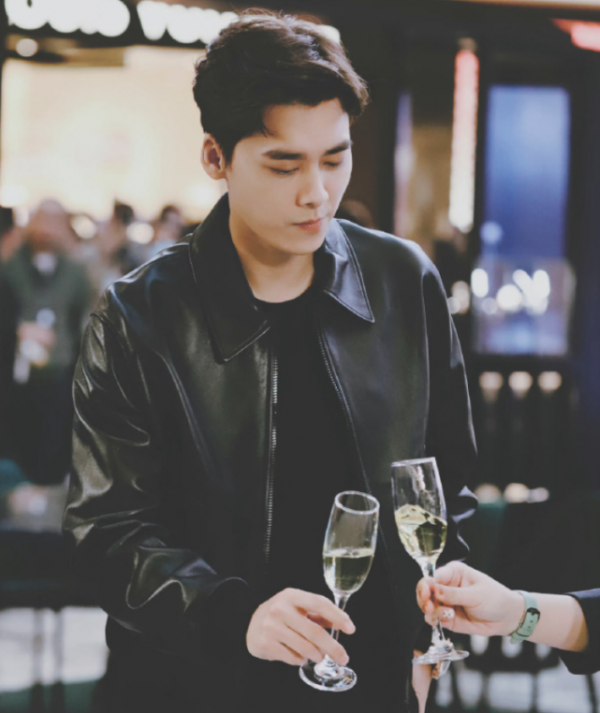 李易峰張藝興機場偶遇,剛拜拜完轉身又相遇,網友:拜拜了個寂寞 李易峰張藝興機場偶遇,剛拜拜完轉身又相遇,網友:拜拜了個寂寞