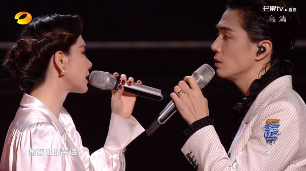 湖南臺跨年：龔俊唱得難聽卻自信，王一博胖了，楊紫出場收視最高