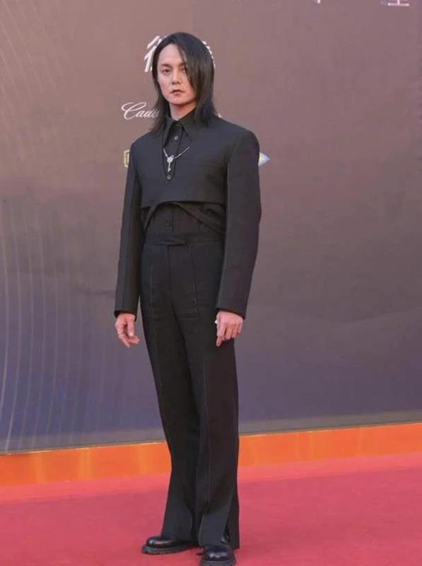 明星造型“尷尬史”:有人像荷包蛋,有人醜似女巫,有人老10歲 明星造型“尷尬史”:有人像荷包蛋,有人醜似女巫,有人老10歲