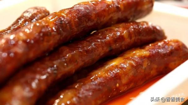 一碗麵要十種小料配，難怪有吃貨說吃起來巴適得很