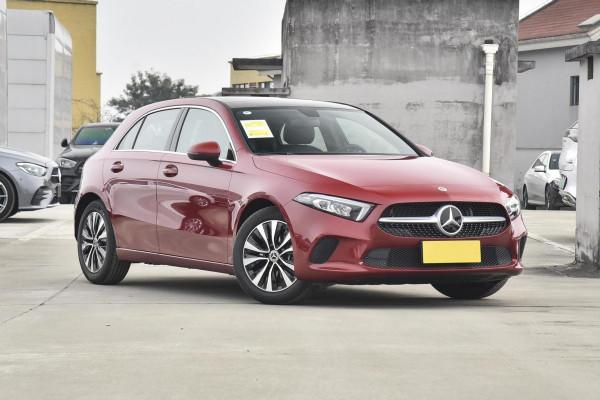 賓士的純進口掀背車，23&period;68萬起，油耗低至5&period;6L，實拍進口賓士A級