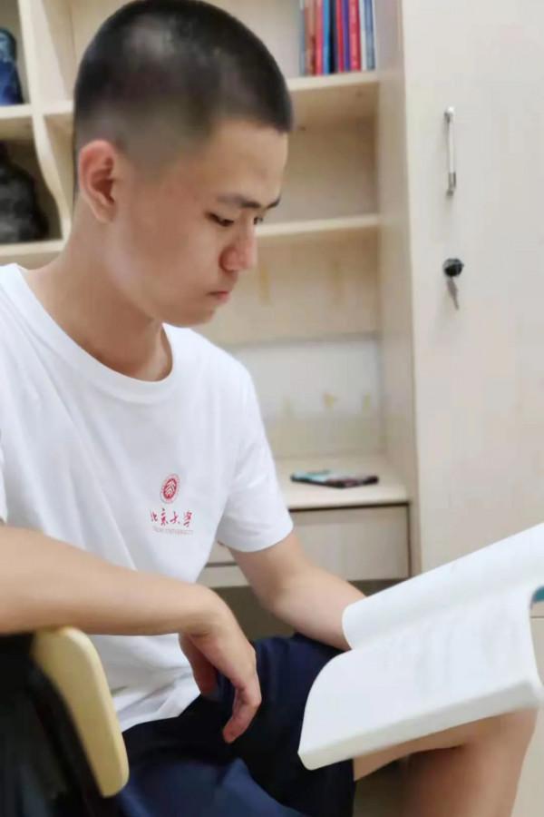 廣東帥哥羅博文,被北大和空軍航空大學共同錄取,他是如何做到的 廣東帥哥羅博文,被北大和空軍航空大學共同錄取,他是如何做到的