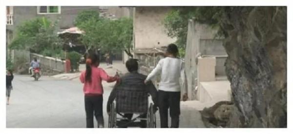 農村女孩上《變形記》染上公主病，回村後不適應，哭著要找富爸爸