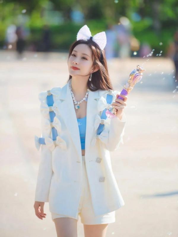 別再披頭散髮了!這幾款顯高吸睛的髮型,氣質又撩人 別再披頭散髮了!這幾款顯高吸睛的髮型,氣質又撩人