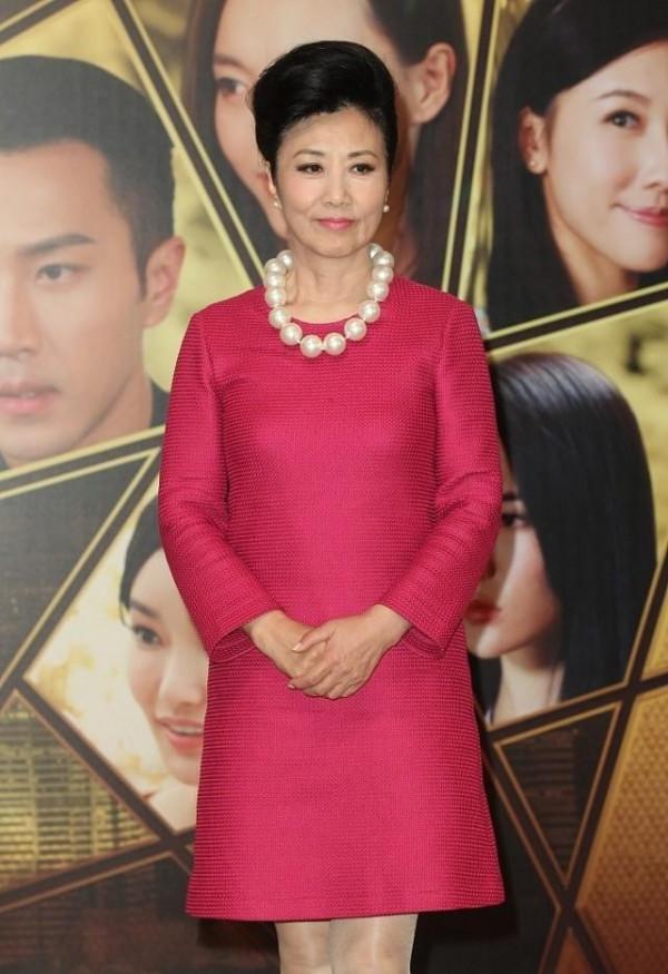 懂保養的女人挺厲害，趙雅芝同框大7歲的汪明荃，感覺不像同輩人