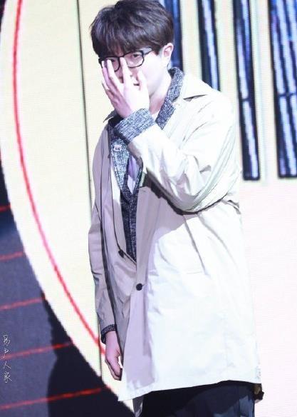 明明是大高個，卻被誤會成矮個的8個男星，一個比一個讓人意外