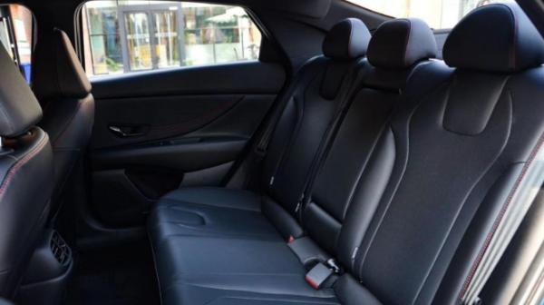 起售9.98萬,第七代伊蘭特顏值升級,自吸渦輪版本怎麼選? 起售9.98萬,第七代伊蘭特顏值升級,自吸渦輪版本怎麼選?