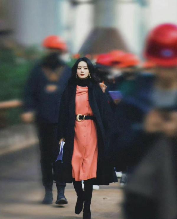 趙麗穎新劇造型太驚豔!穿大衣變女總裁,不披戰袍依舊是氣場全開 趙麗穎新劇造型太驚豔!穿大衣變女總裁,不披戰袍依舊是氣場全開