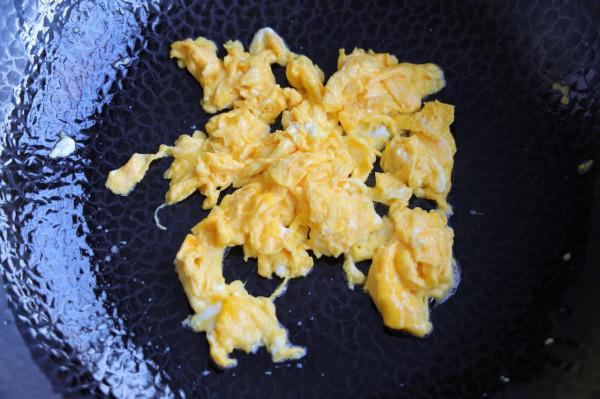 天氣涼了，來一碗超鮮美的菌菇湯，全身暖呼呼不怕冷，做法超簡單