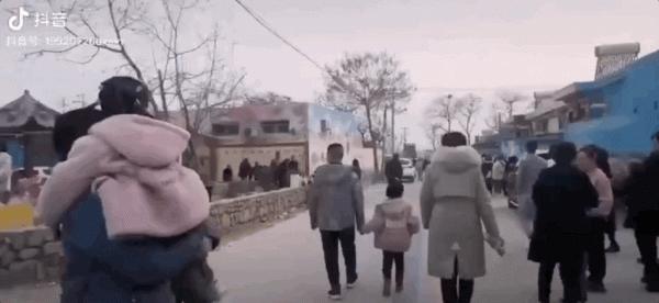 人民日報怒贊:90後帥哥辭職回村,把家鄉畫成網紅打卡地 人民日報怒贊:90後帥哥辭職回村,把家鄉畫成網紅打卡地