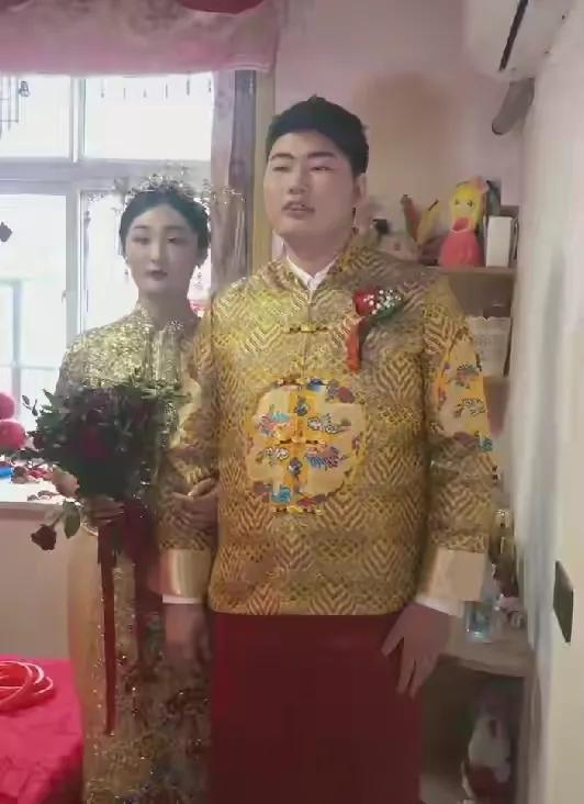 大衣哥兒子回家學習駕照，只是看到開三輪電車很多