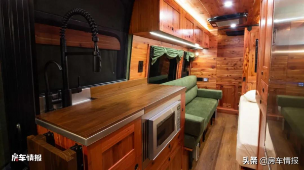 賓士四驅越野房車，3.0T柴油配7AT動力猛，主臥像青年旅館有創意