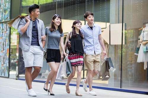 房價持續高漲，導致消費上不去，房奴的年齡越來越小